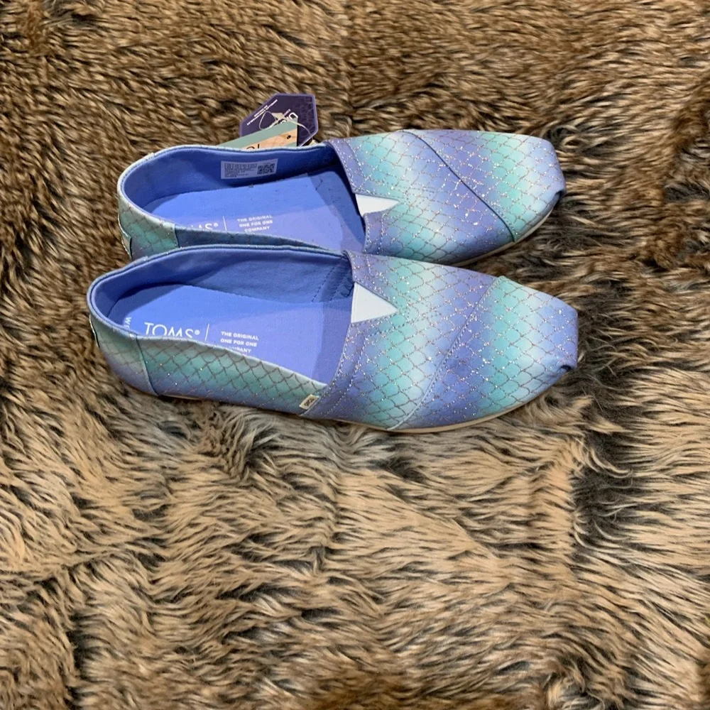 TOMS Alpargata slip-on shoes with a multi-iridescent mermaid scales print. 9.5